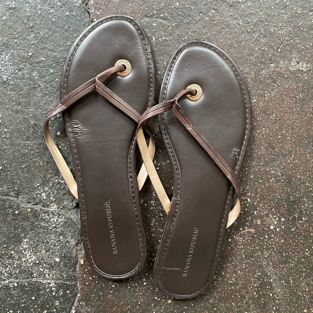 Brown, leather flip-flops.